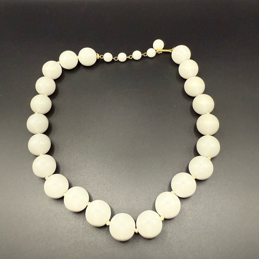 1950s Mod Large White Beaded Classic Choker Necklace Retro